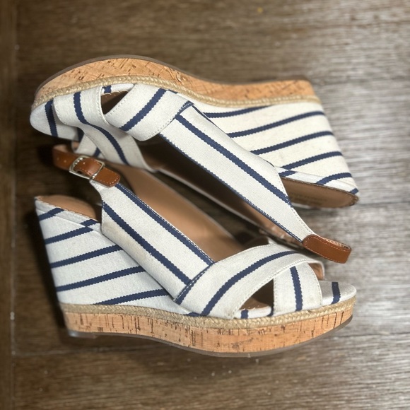 Coach and Four Canvas Wedges size 9 - Picture 5 of 10